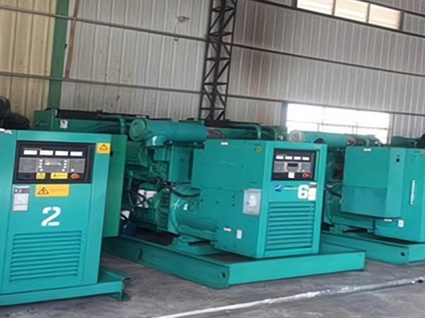 億伏安電力設備有限公司是一家綜合性發(fā)電機租賃、維修服務公司，幫助各企事業(yè)單位（公司）解決遇到的工程缺電、臨時用電、演藝拍攝補電、展示燈光用電等問題。公司在天津、石家莊、保定、大連、沈陽、秦皇島、福州等地均設有辦事處。公司擁有康明斯、卡特、沃爾沃，國產上柴等近百臺國內外靜音發(fā)電機組。